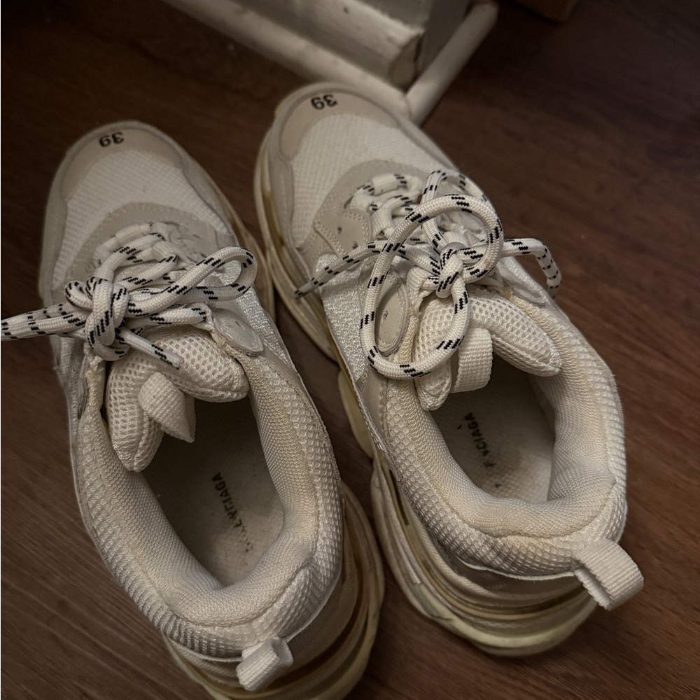Balenciaga Triple S Unisex Sneakers - Picture 4 of 5